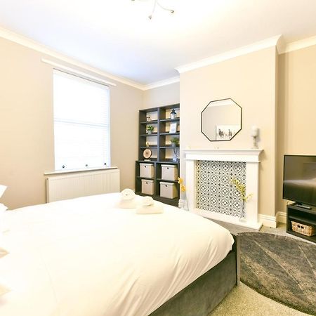 4 Bedroom, 2 Bathroom House - Free Parking Pontefract Exterior foto