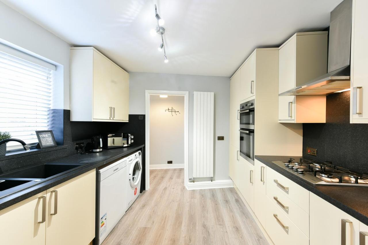 4 Bedroom, 2 Bathroom House - Free Parking Pontefract Exterior foto